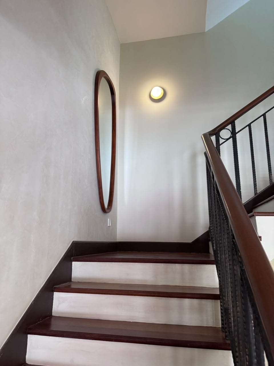 Customer photo review of 167 cm Full-Body Teak Wall Mirror