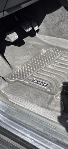Customer photo review of Pisos Calce Perfecto Volkswagen Amarok años 2011 al 2026
