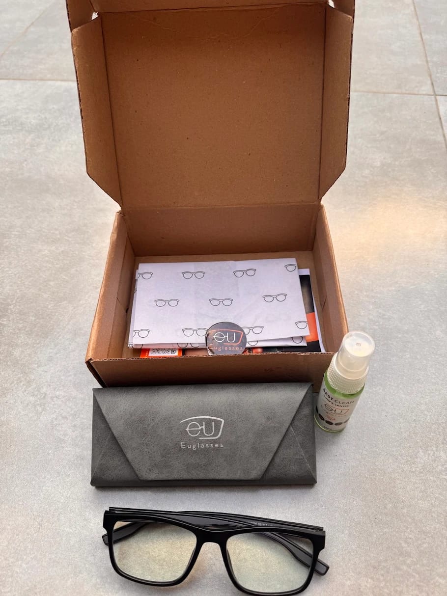 Customer photo review of Óculos de Grau Thrust