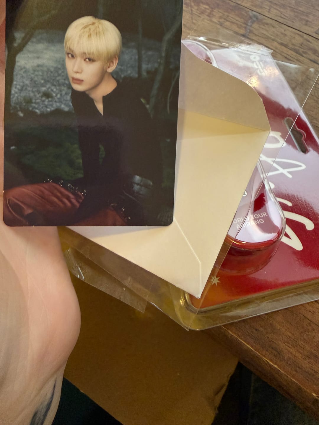 Customer photo review of K-POP BLIND RANDOM PHOTOCARD