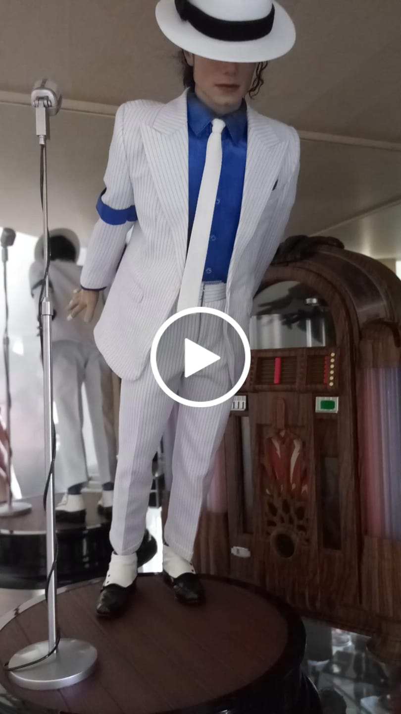 Customer video review of MJ - Smooth Criminal 1/6 Collectible Figure