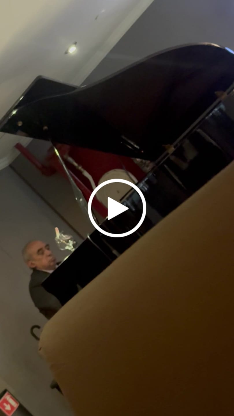 Customer video review of Cena Romántica