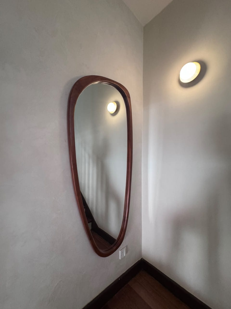 Customer photo review of 167 cm Full-Body Teak Wall Mirror