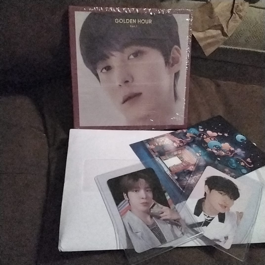 Customer photo review of [8/4 FROMM PHOTOCARD EVENT] ATEEZ - [GOLDEN HOUR : Part.1] (PRE-ORDER)
