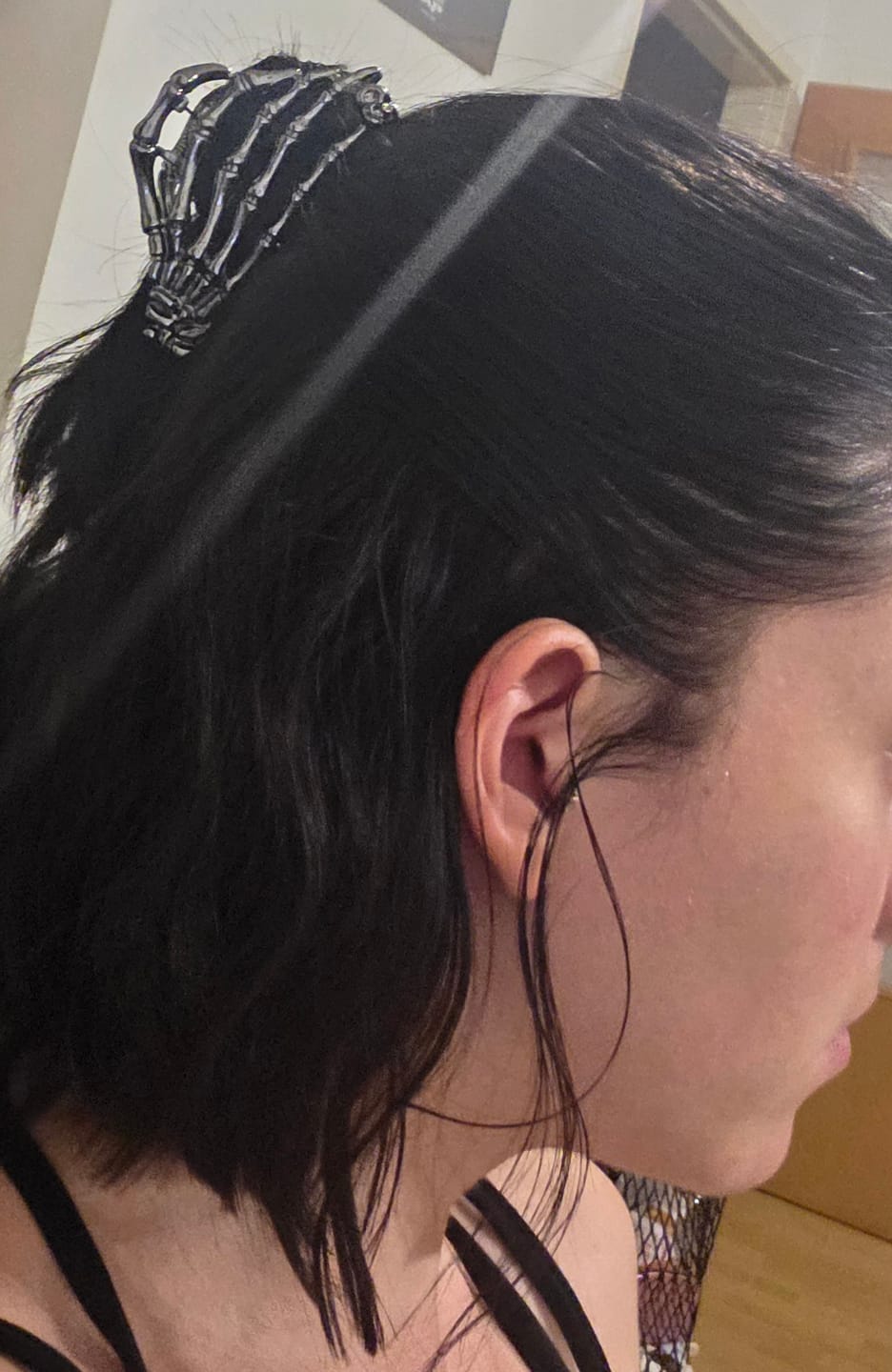 Customer photo review of Spooky Metall-Haarspange – Spinne oder Skelett-Hand