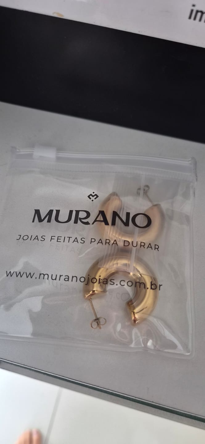 Customer photo review of Brinco Argola Lola Chunky Banhado em Ouro 18K