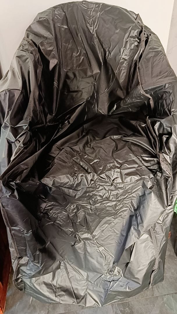 Customer photo review of Capa Impermeável Protetora para Cadeiras de Plástico Empilhadas