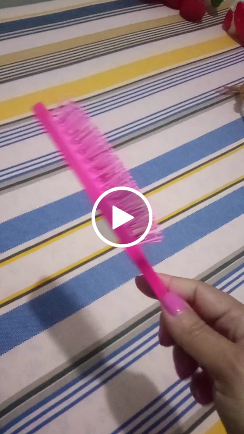 Customer video review of 🎁 Escova Quadriculada Gummy® (100% off)