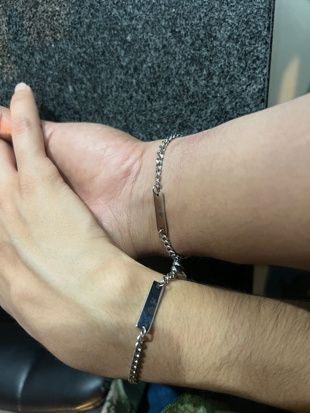Customer photo review of Pulseras de Pareja con Imán de Corazón Personalizada