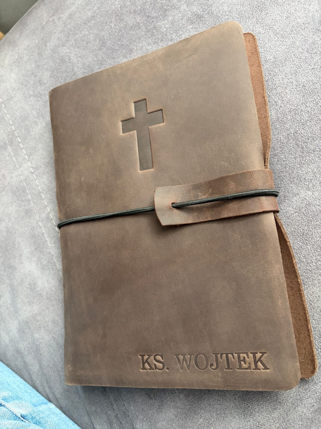 Customer photo review of Skórzany notes z krzyżem i personalizacją