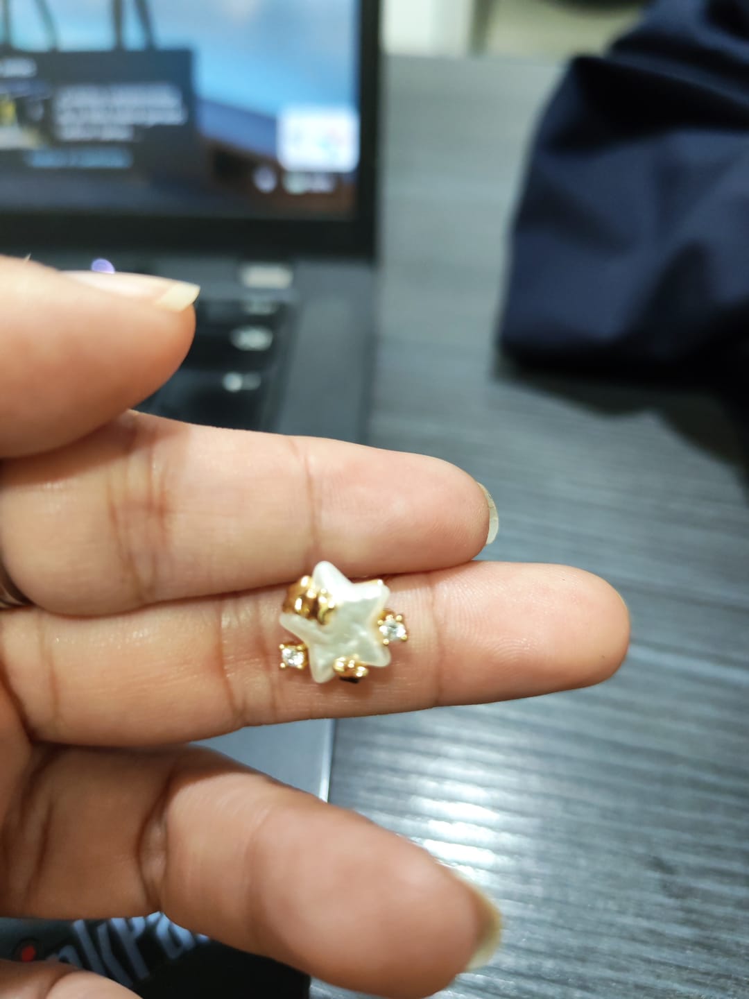 Customer photo review of Aretes Estrella Blanca