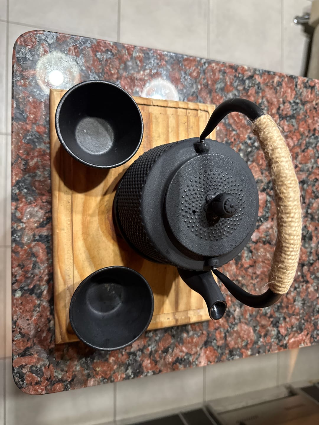 Customer photo review of Juego De Té Sakura Fukuoka Hierro Fundido - Tetera 0,85 L + Base +  2 Cuencos De 120 Ml C/U