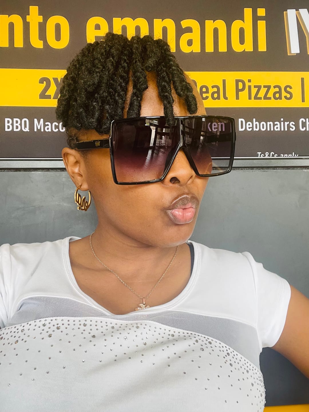 Customer photo review of Gold Mini Era Logo Hoops