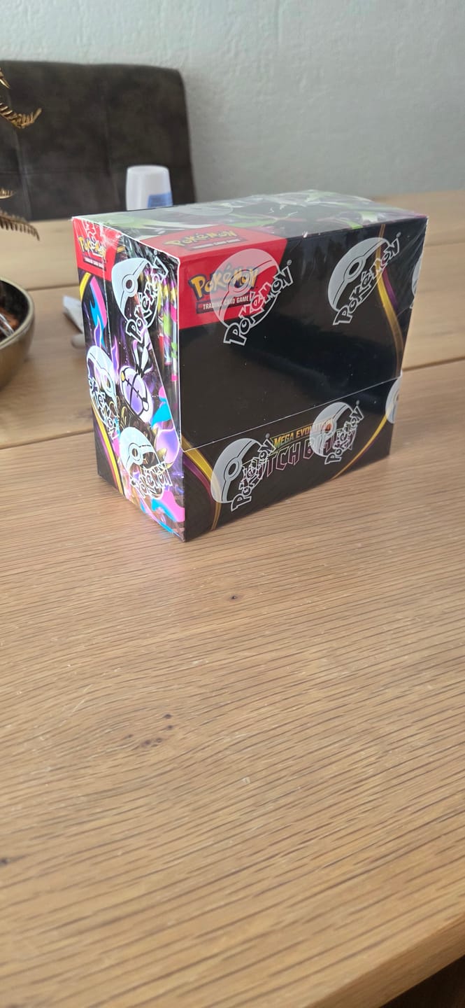 Customer photo review of Pokemon TCG: Mega Evolution - Pitch Black Booster Box (36)