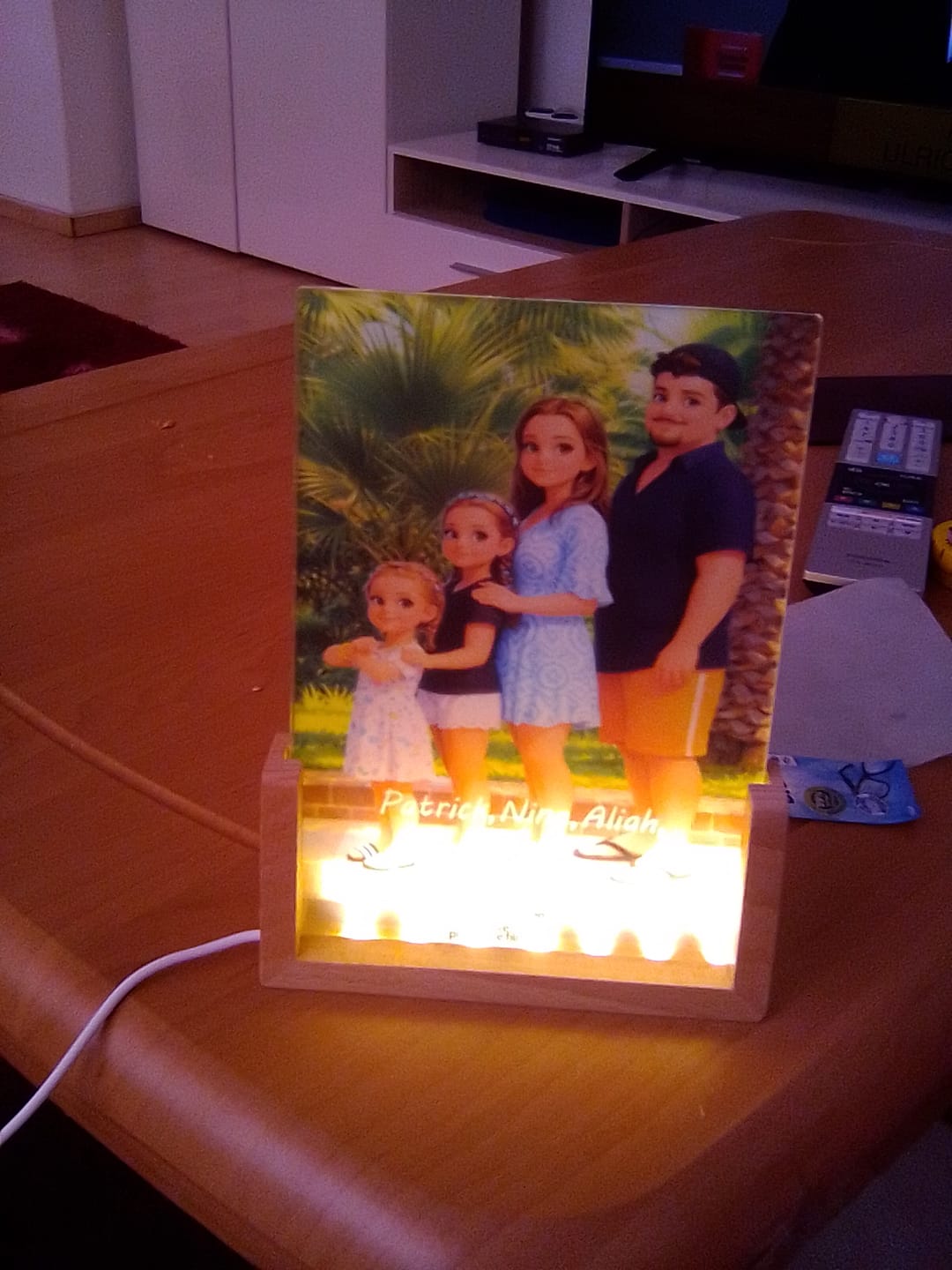 Customer photo review of Cartoon Love Family - Personalisierter LED Aufsteller für Papa mit Cartoon-Effekt