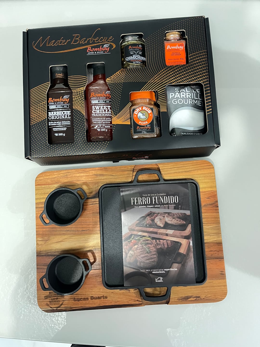 Customer photo review of Tábua de Madeira com Chapa de Ferro Fundido e 2 Molheiras para Servir