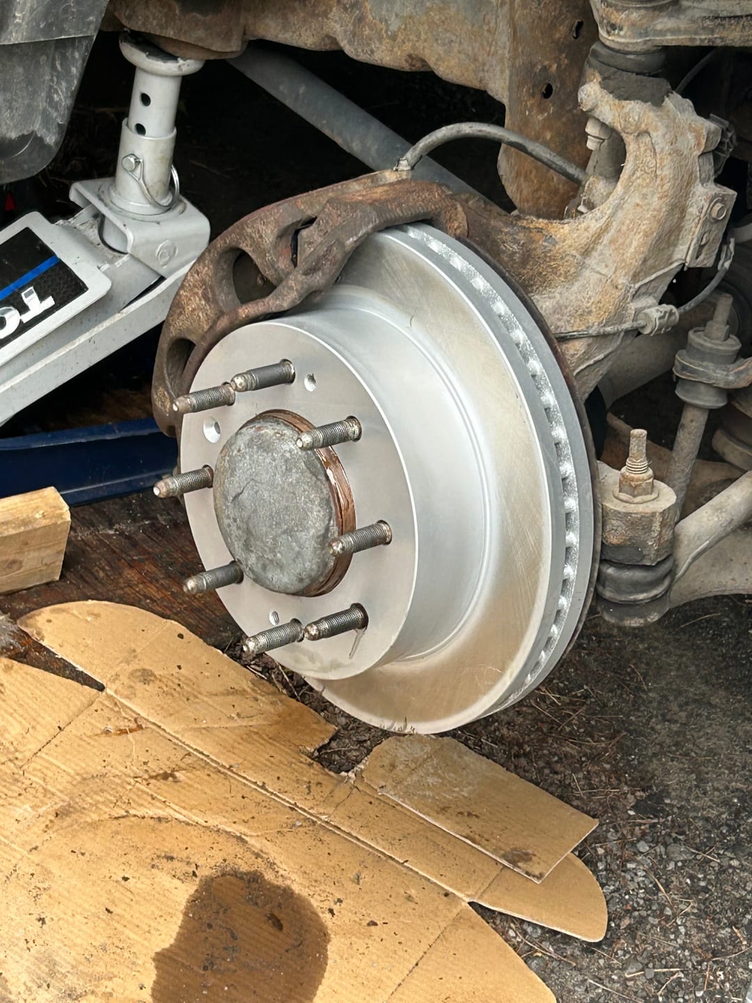 Customer photo review of [Avant + Arrière] Kit de disque (revêtu) et plaquette (céramique) de frein pour Chevrolet Silverado 2500 HD GMC Sierra 3500 Suburban KGC-101352