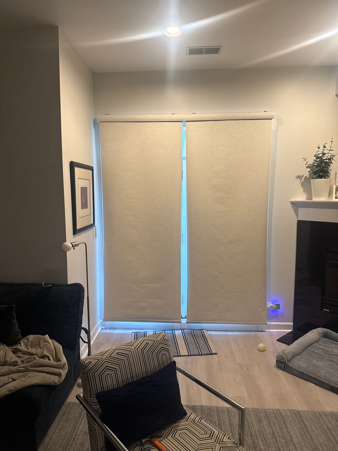Customer photo review of SmartWings Motorized Roller Shades 100% Blackout Linen