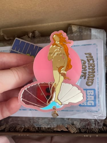 Customer photo review of Birth of Venus MagSafe Phone Charm