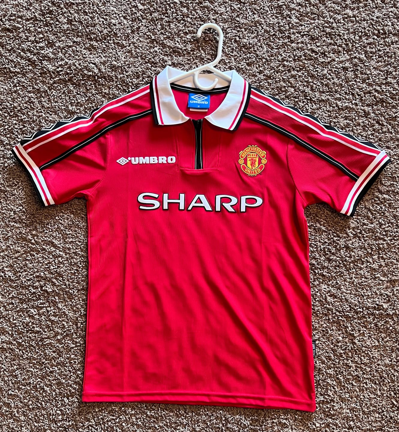 Customer photo review of Manchester United Retro 1998 99 Retro  Jersey Maillot Knitwear Maglia