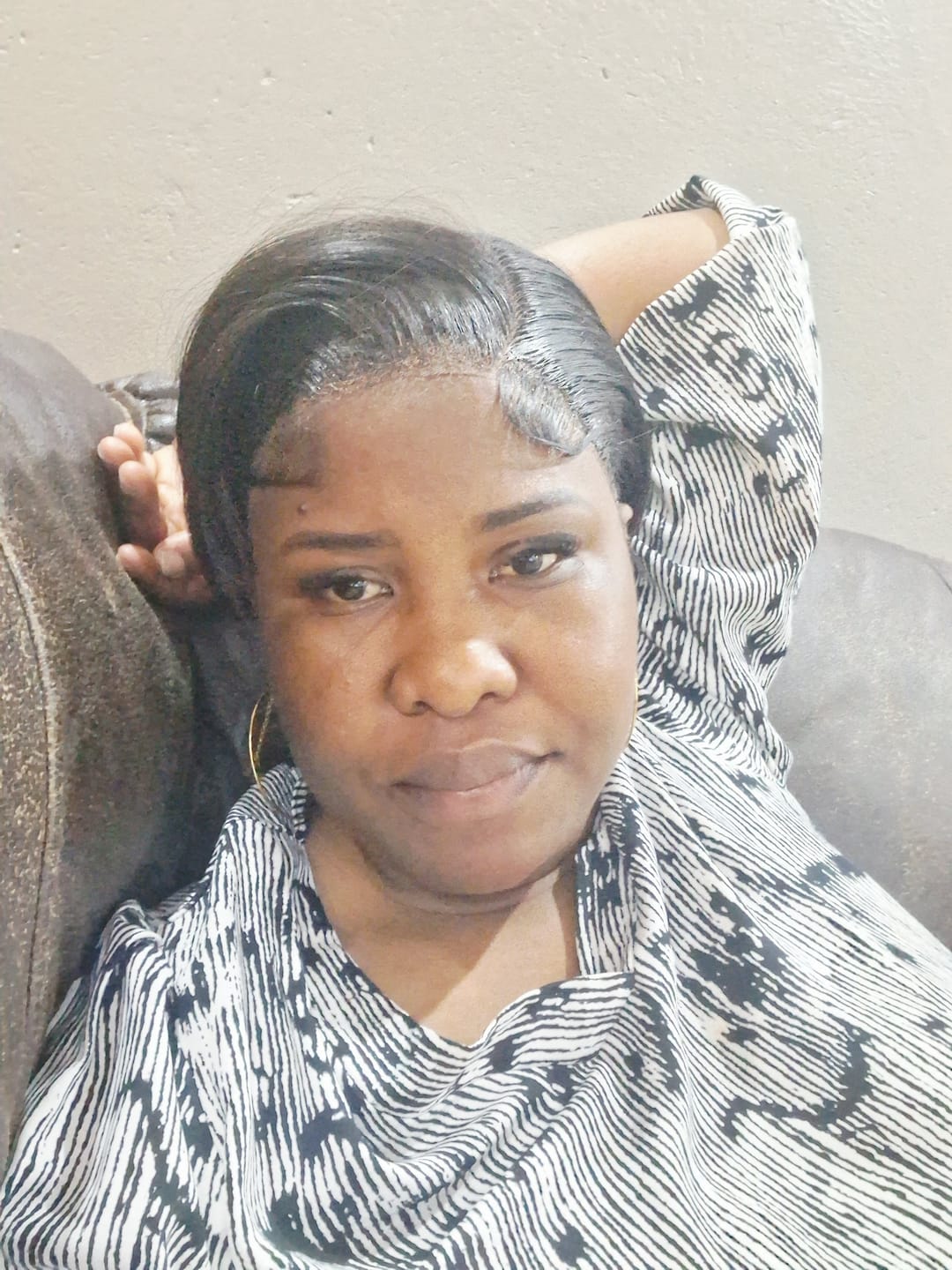 Customer photo review of Ultimate Extra Hold Lace Glue (Waterproof, Invisible Bond)