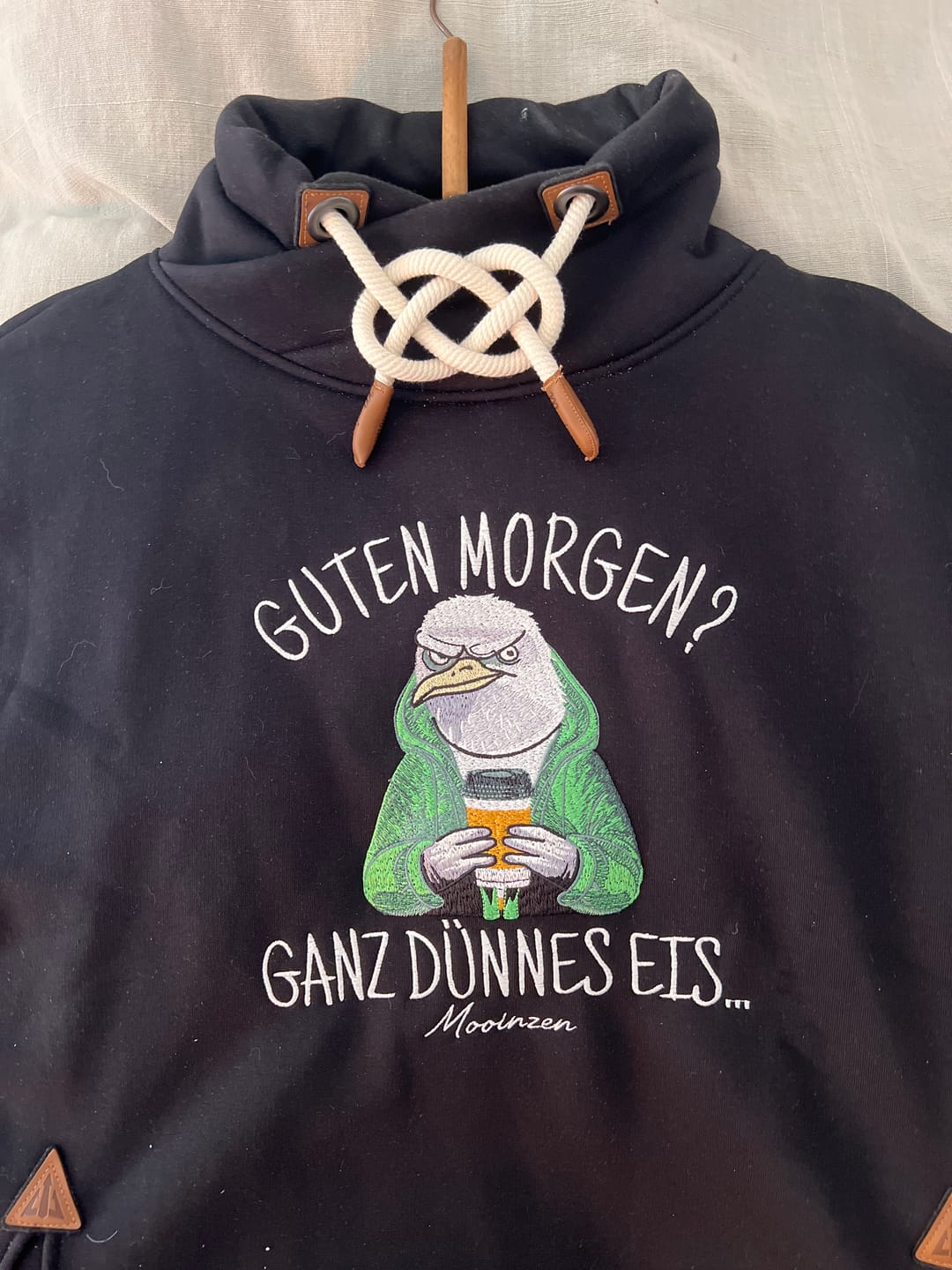 Customer photo review of Guten Morgen? Ganz dünnes Eis... · Unisex Bio Schalkragen Sweatshirt (ohne Kapuze)