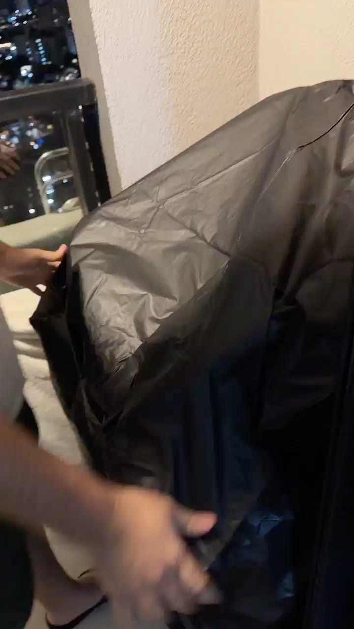 Customer photo review of Capa Impermeável Protetora para Cadeiras de Plástico Empilhadas