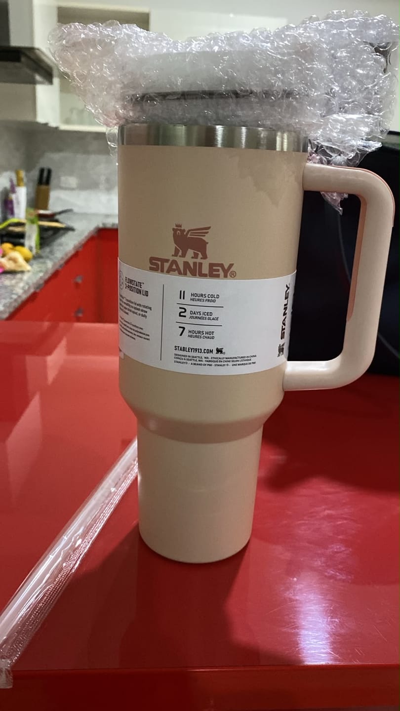 Customer photo review of The Quencher H2.0 Tumbler Pre-Order 40 OZ With Lid & Straw (Rose Quartz)