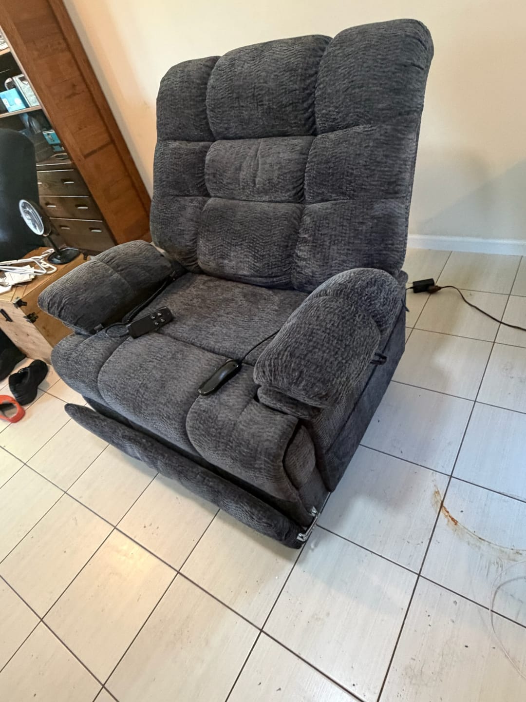 Customer photo review of 9205 EWT500 Heavy Duty Extra Wide Power Lift Recliner – Triple Motor, 500 lbs, Heat & Massage