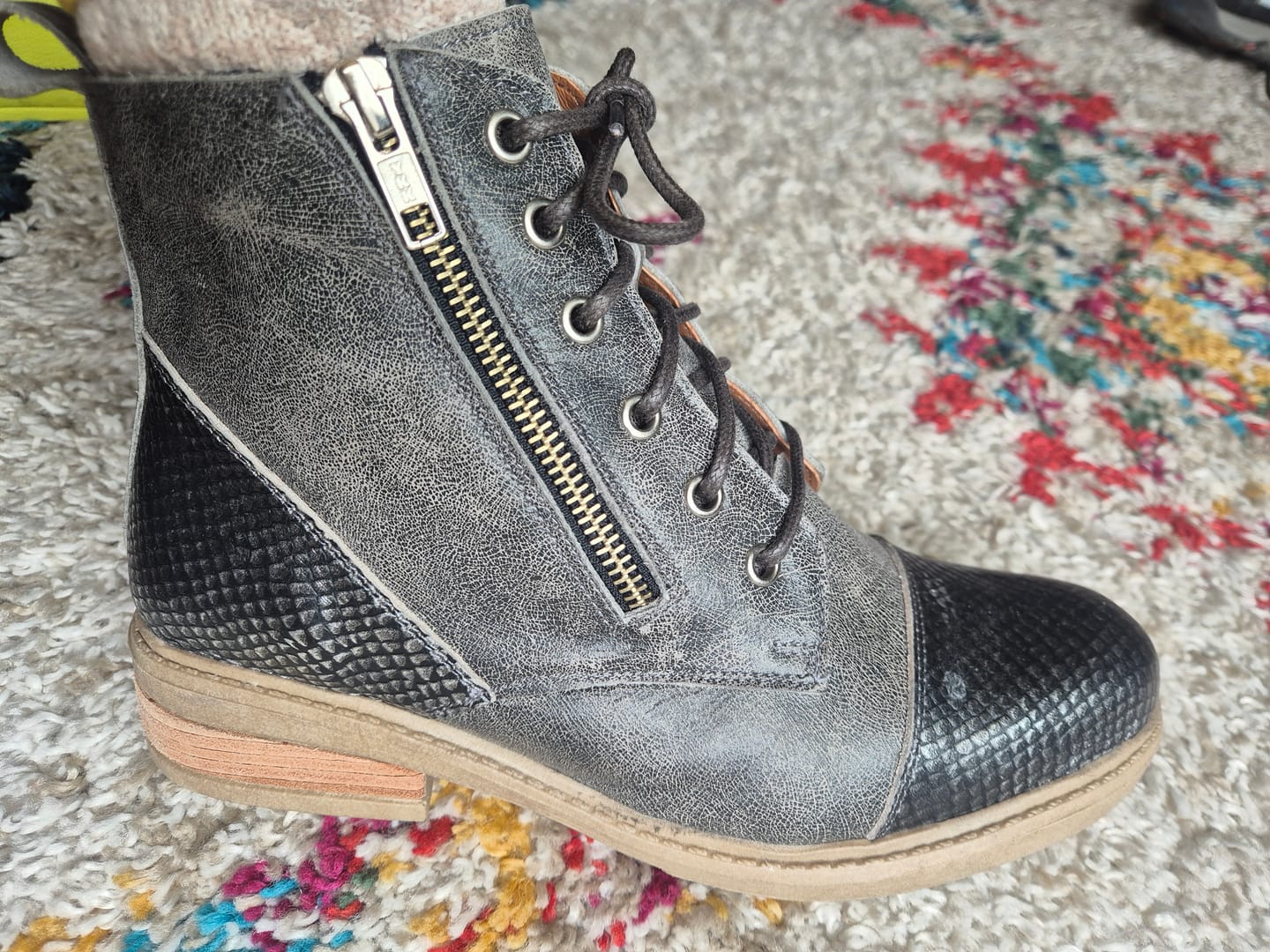 Customer photo review of Botin Mujer / Sotaqui Gris
