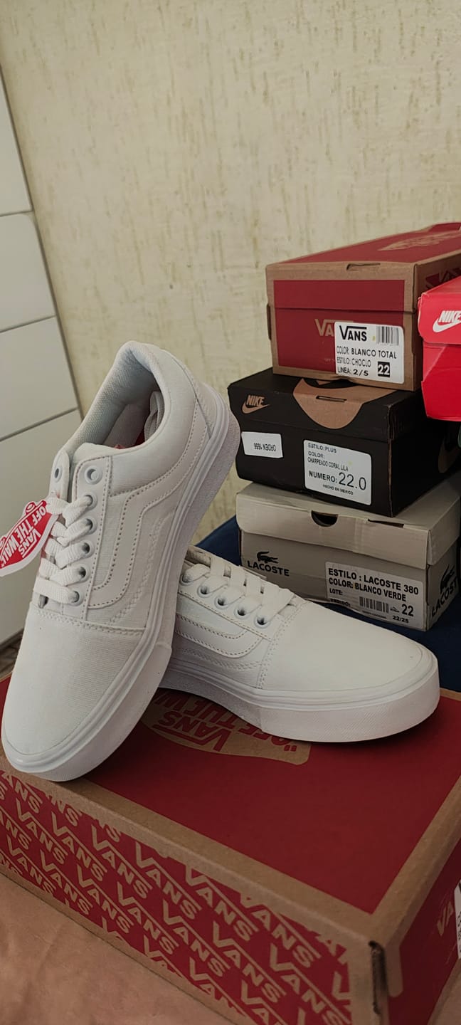 Customer photo review of Tenis 175 Choclo Blanco Total