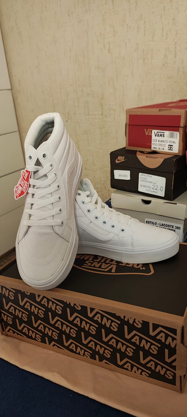 Customer photo review of Tenis 175 Bota Blanco Total