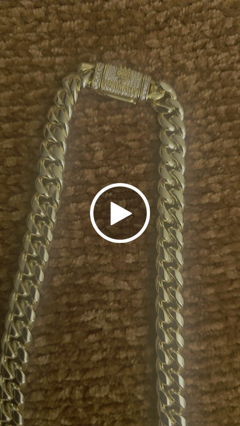 Customer video review of 10mm Cuban Moissanite Clasp Chain - 18K Vermeil - D COLOR - VVS1