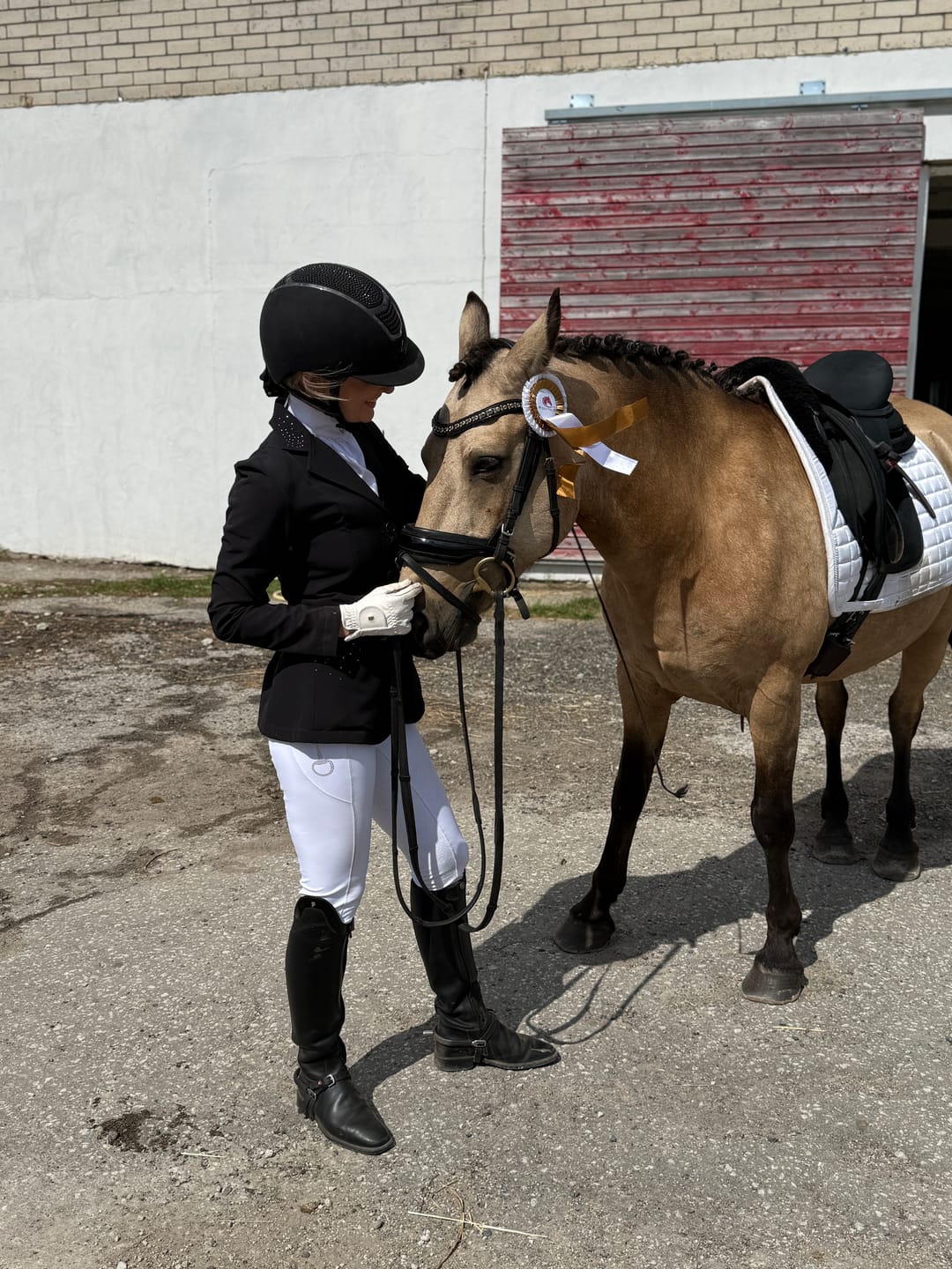 Customer photo review of CRYSTAL KYLIE - RIDING LEGGINGS | WHITE - ROSE GOLD