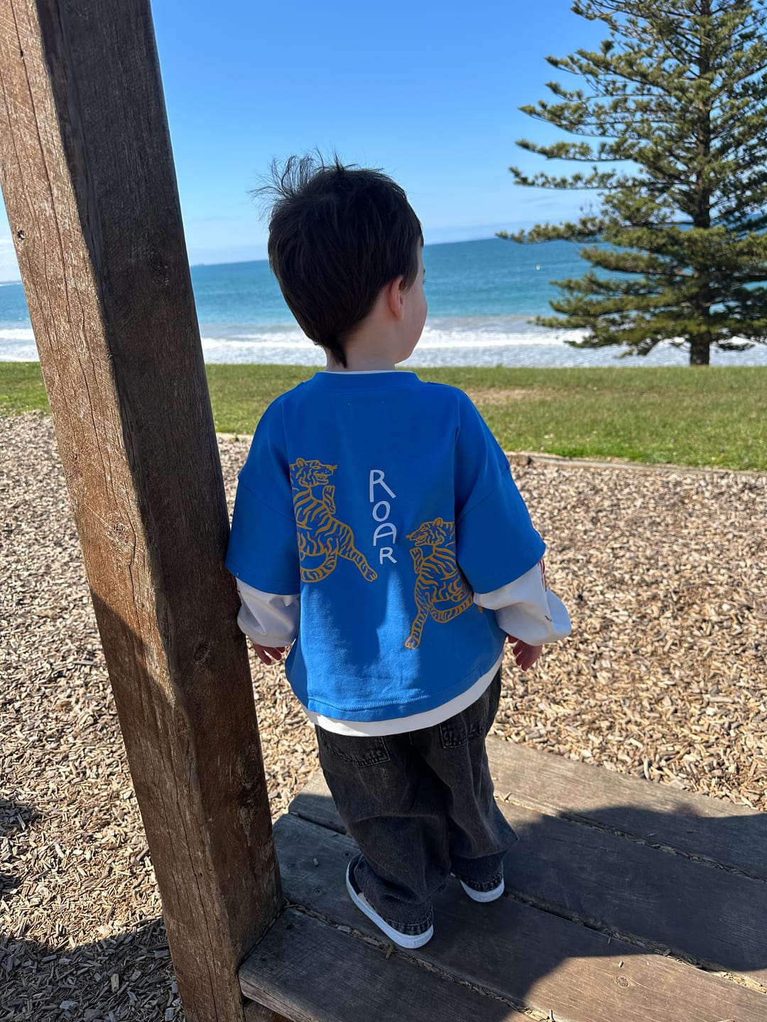 Customer photo review of Roar L/S layer tee
