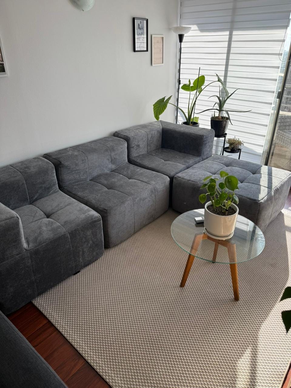 Customer photo review of Sofá modular Bold 3 plazas con 2 reposabrazos y pouf