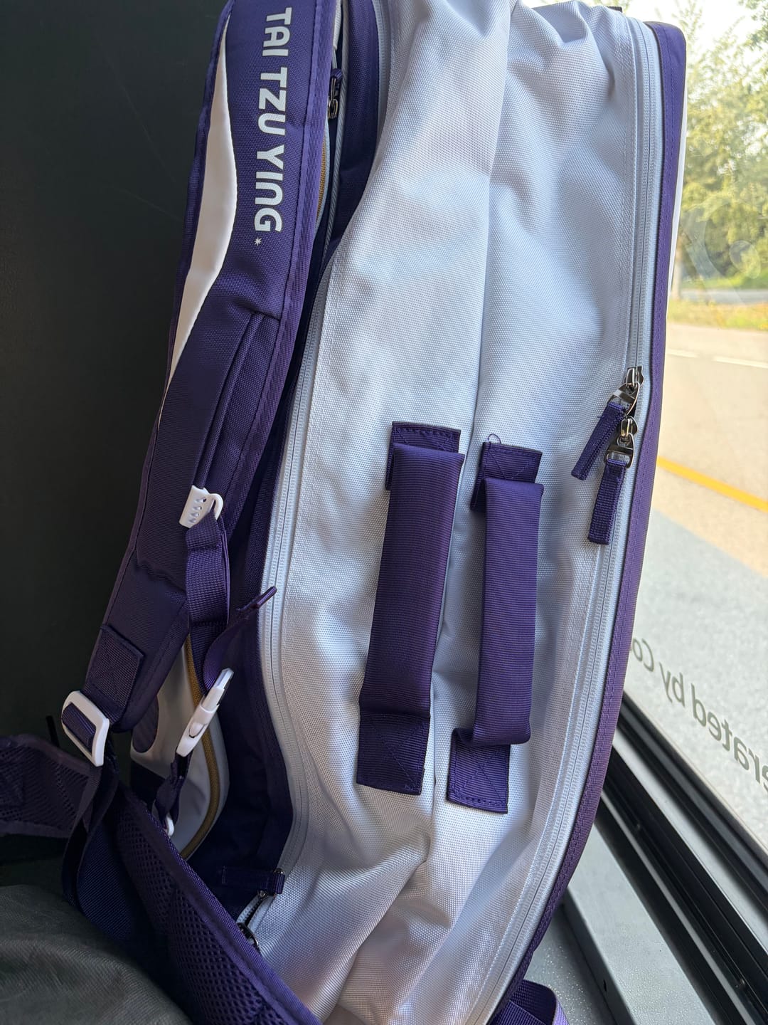 Customer photo review of Victor BR9213TTY-AJ 6 Piece Racket Bag [Bright White/Medium Purple]