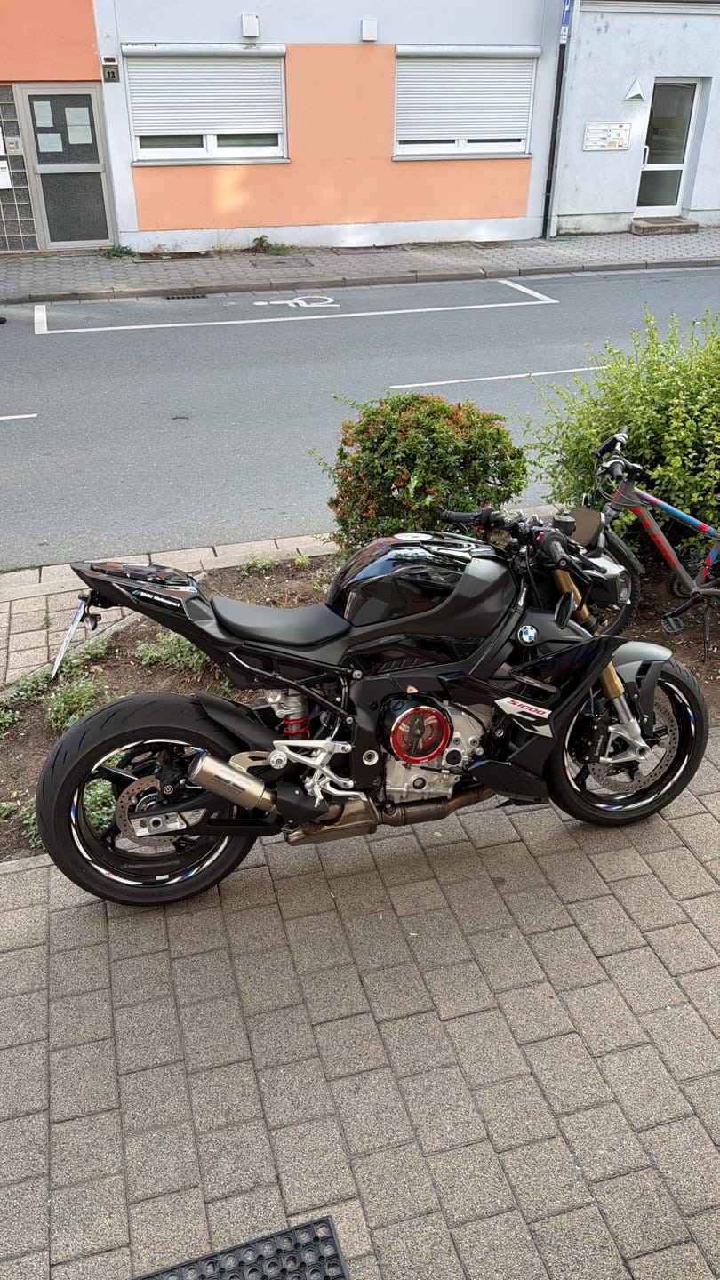 Customer photo review of DBK Special Parts | CCDV12 - BMW | BLACK-RED | KLARER KUPPLUNGSDECKEL ÖLBAD 3D-EVO | passend für BMW S 1000 R / RR / XR & M 1000 R / RR / XR - Modelle
