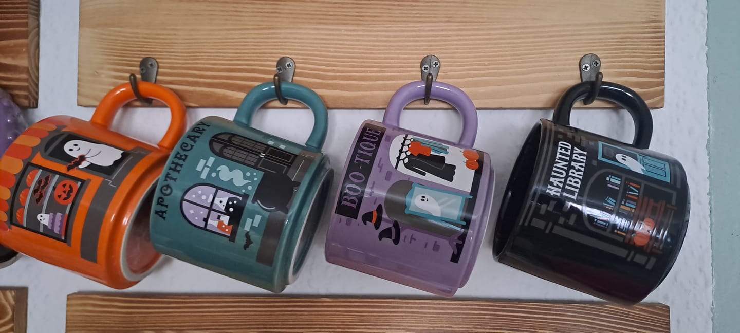 Customer photo review of Spooky Street Stapel-Tassen Set aus Keramik