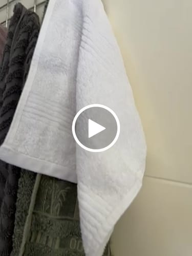 Customer video review of Essential Bordürlü Bukle Havlu 600 gr/m² Beyaz