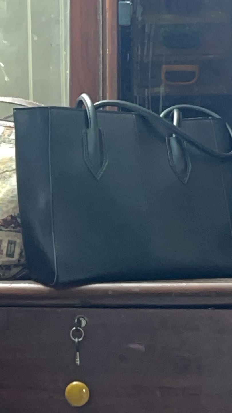 Customer photo review of Carla Shoulder Tote Black (Zip Closure )
