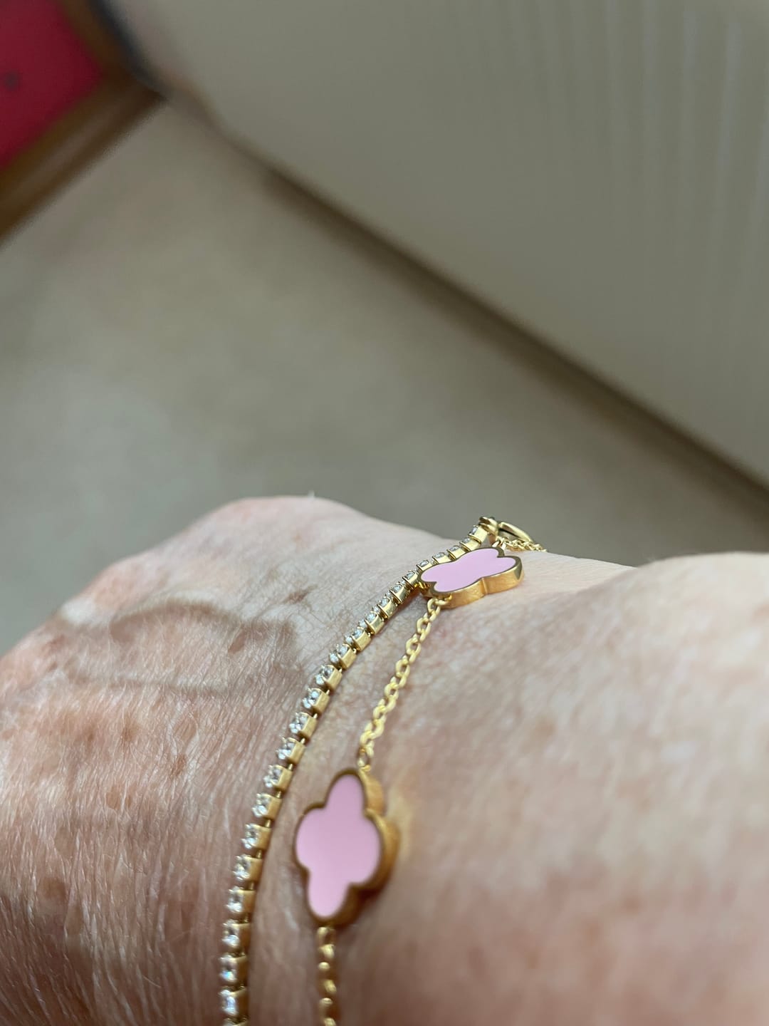Customer photo review of Pink Clover Armband | 18K vergoldet