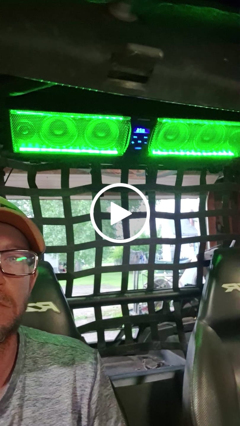 Customer video review of UTV Sound Bar RGB 25'' Bluetooth Multicolor Lights 500W Amplifier 1.25''-2'' Roll Bar