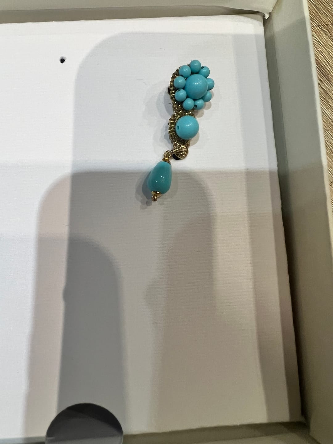 Customer photo review of Mono orecchino pendente