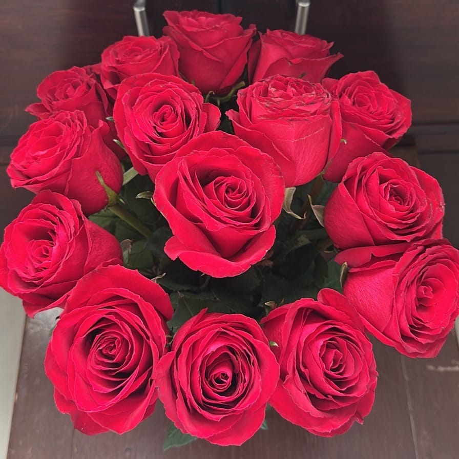 Customer photo review of Red Roses Bouquet – 15 Stems Black Wrap