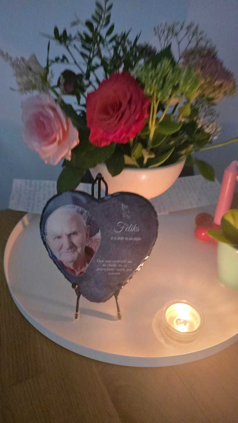 Customer photo review of Liebe hört nicht auf - Personalisiertes Schieferherz als Andenken an geliebte Verstorbene