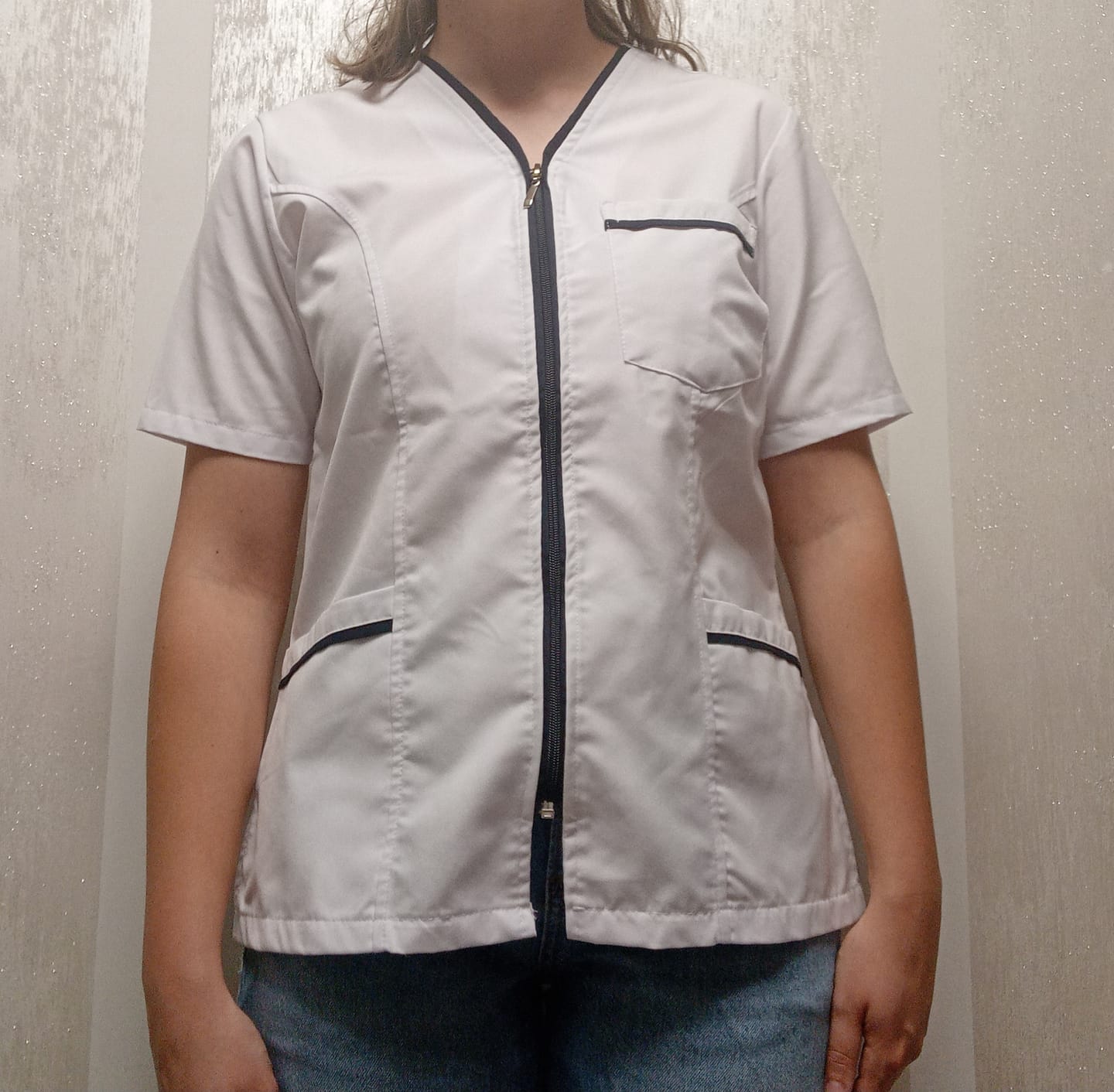Customer photo review of Halat Medical Pentru Femei, Tip Bluza cu Fermoar, Alb - Model Dunga Bleumarin