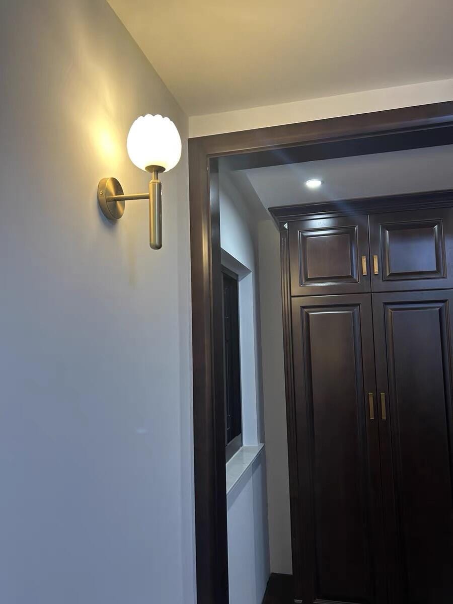 Customer photo review of Wall Lamp Mian, Natural Alabaster Flowers, Brass, E14 Max 15W