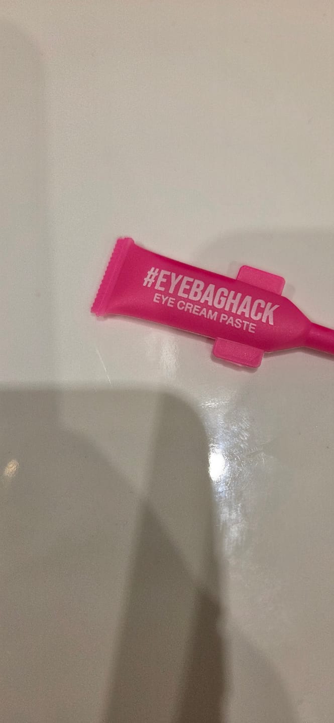 Customer photo review of EYEBAGHACK -  Express Eyelift Effect