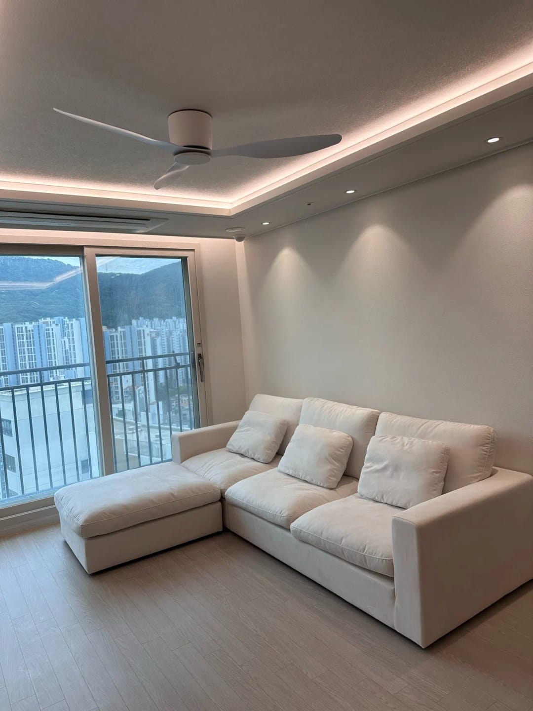 Customer photo review of Low Profile Ceiling Fan – 42/52 Inch, White, Wood, or Black Finish